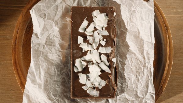 Tableta de chocolate Elly Momberg sin azúcar con virutas de coco vegano y sin gluten
